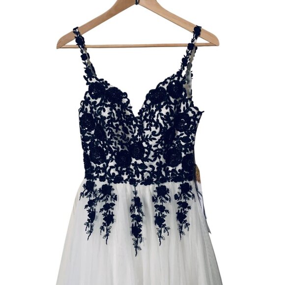 Say Yes to PROM WH Dress BLK Floral Lace Applique Open Back Straps Tulle Skirt 8 - Picture 2 of 16